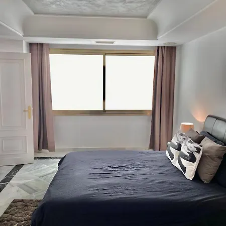 Puerto Banus Beachfront .gray D'albion . Amazing Location 마르베야
