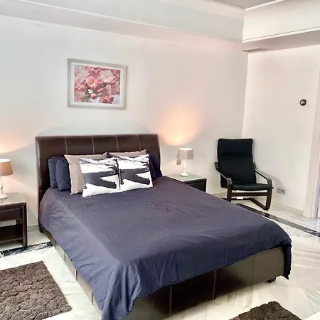 Puerto Banus Beachfront .gray D'albion . Amazing Location Apartamento *