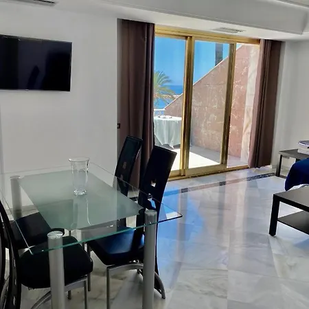 Puerto Banus Beachfront .gray D'albion . Amazing Location Apartamento *